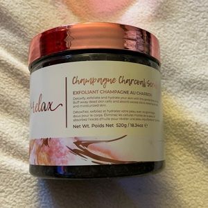 Manna Kadar Champagne Charcoal Scrub